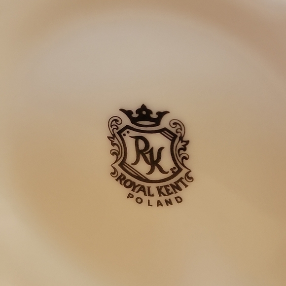 Royal Kent Poland Embossed White with Gold Trim Tea/Coffee/Chocolate P… - Picture 10 of 11